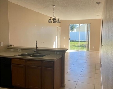 628 Madina Circle - Photo Thumbnail 5