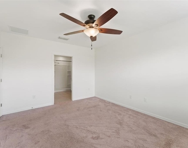 3945 River Bank Way - Photo Thumbnail 10