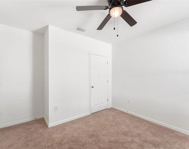 3945 River Bank Way - Photo Thumbnail 12