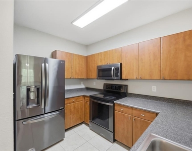204 E South Street - Photo Thumbnail 7