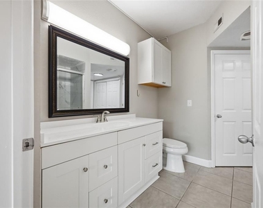 204 E South Street - Photo Thumbnail 12