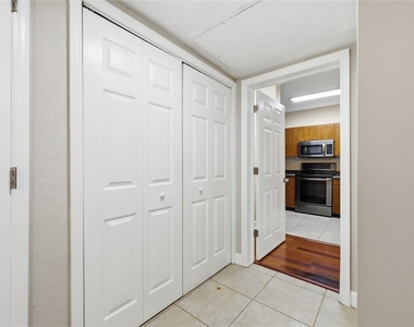 204 E South Street - Photo Thumbnail 14