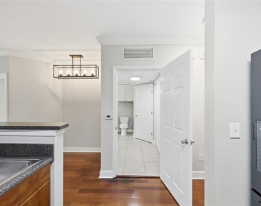 204 E South Street - Photo Thumbnail 10
