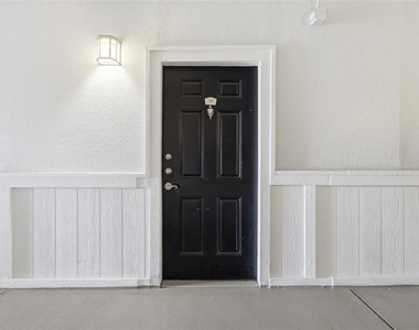 204 E South Street - Photo Thumbnail 4