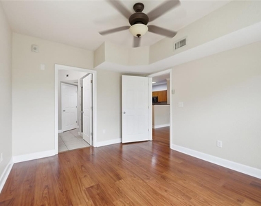 204 E South Street - Photo Thumbnail 21