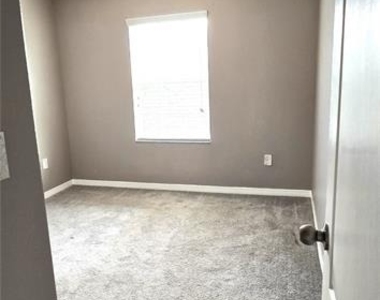 10797 Savannah Landing Circle - Photo Thumbnail 8