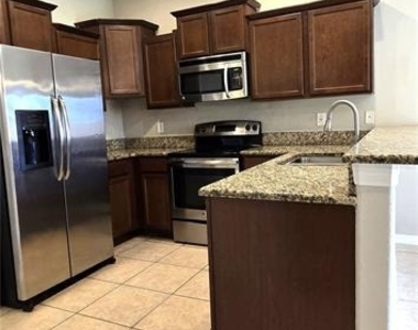 10797 Savannah Landing Circle - Photo Thumbnail 4