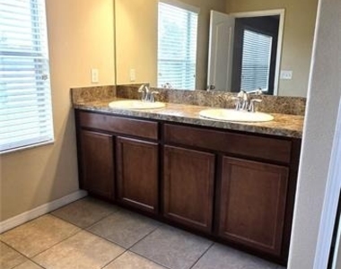 10797 Savannah Landing Circle - Photo Thumbnail 12