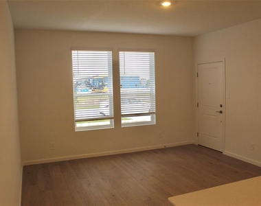 A-4359 Vibernum Avenue - Photo Thumbnail 3