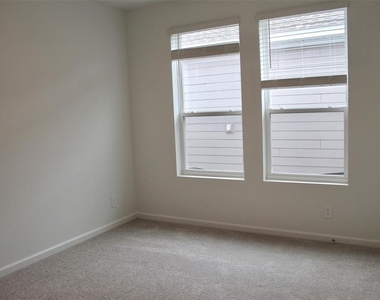 A-4359 Vibernum Avenue - Photo Thumbnail 12