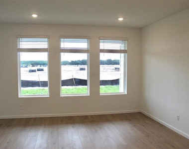 4359 Vibernum Avenue - Photo Thumbnail 8
