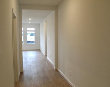 4359 Vibernum Avenue - Photo Thumbnail 10