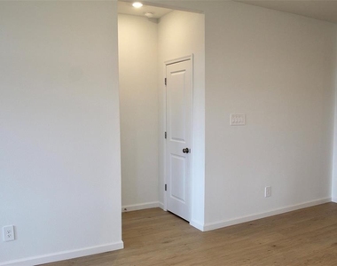 4359 Vibernum Avenue - Photo Thumbnail 15
