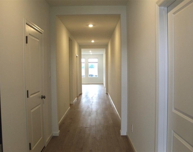 4359 Vibernum Avenue - Photo Thumbnail 3