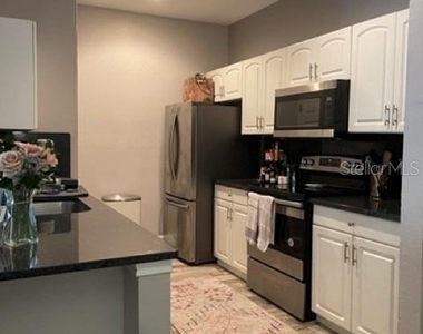 860 N Orange Avenue - Photo Thumbnail 3