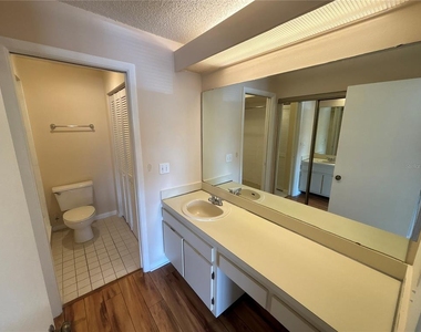 5169 Vineland Road - Photo Thumbnail 20