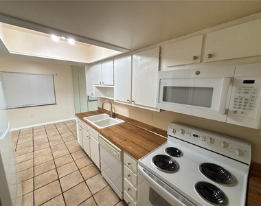5169 Vineland Road - Photo Thumbnail 5