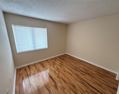 5169 Vineland Road - Photo Thumbnail 13