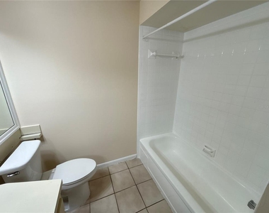 5169 Vineland Road - Photo Thumbnail 16