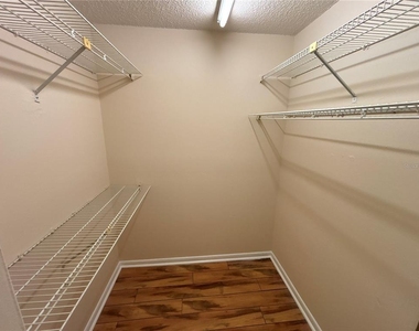 5169 Vineland Road - Photo Thumbnail 21