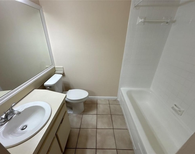5169 Vineland Road - Photo Thumbnail 15