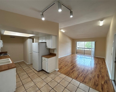 5169 Vineland Road - Photo Thumbnail 6
