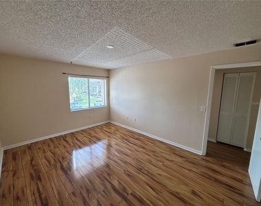 5169 Vineland Road - Photo Thumbnail 19