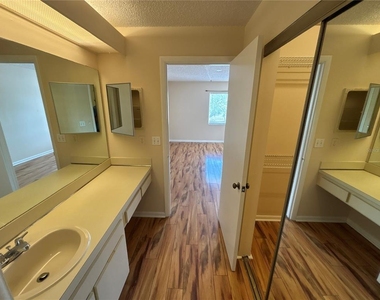 5169 Vineland Road - Photo Thumbnail 23