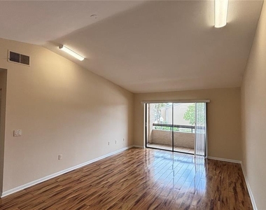 5169 Vineland Road - Photo Thumbnail 11