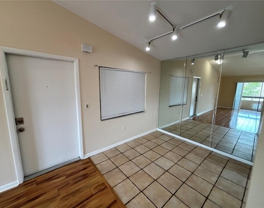 5169 Vineland Road - Photo Thumbnail 7