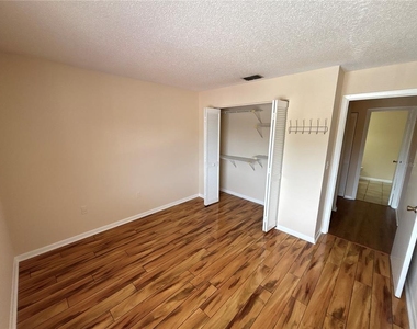 5169 Vineland Road - Photo Thumbnail 14