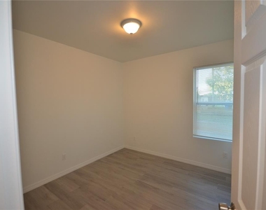 3341 Willard Street - Photo Thumbnail 7