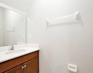 16005 Champlain Street - Photo Thumbnail 9