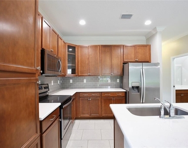 16005 Champlain Street - Photo Thumbnail 4