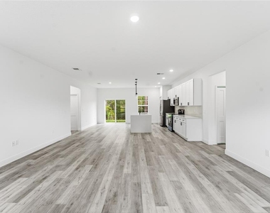 785 Marion Oaks Trl - Photo Thumbnail 15