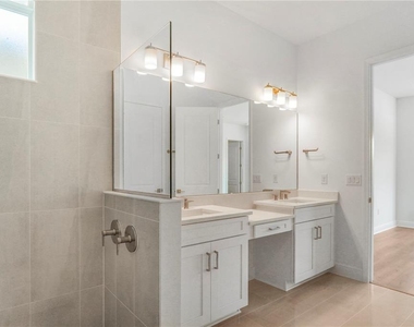 16120 Volterra Point - Photo Thumbnail 22