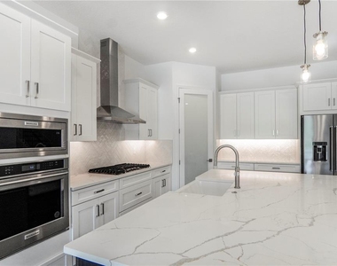 16120 Volterra Point - Photo Thumbnail 41