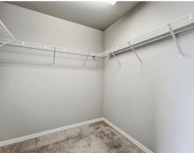 202 Highland Meadows Place - Photo Thumbnail 9