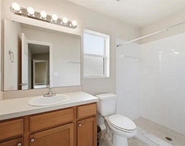 202 Highland Meadows Place - Photo Thumbnail 8