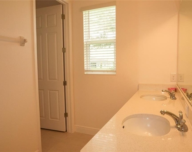 4909 Olivia Court - Photo Thumbnail 15