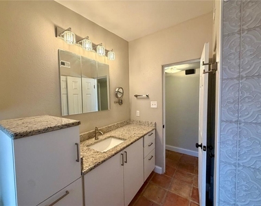 2619 E Washington Street - Photo Thumbnail 18
