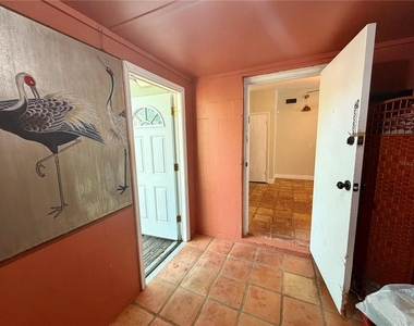 2619 E Washington Street - Photo Thumbnail 13