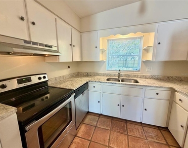 2619 E Washington Street - Photo Thumbnail 4