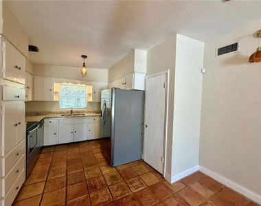 2619 E Washington Street - Photo Thumbnail 7