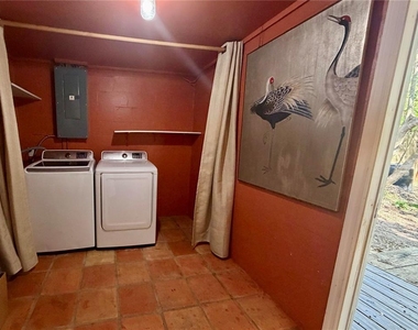 2619 E Washington Street - Photo Thumbnail 12
