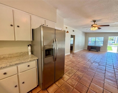 2619 E Washington Street - Photo Thumbnail 6