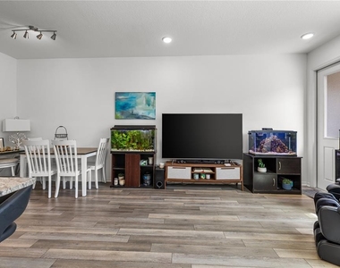 16461 Prairie School Drive - Photo Thumbnail 4