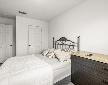 16461 Prairie School Drive - Photo Thumbnail 13