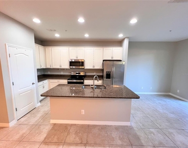 1123 Palma Verde Place - Photo Thumbnail 4