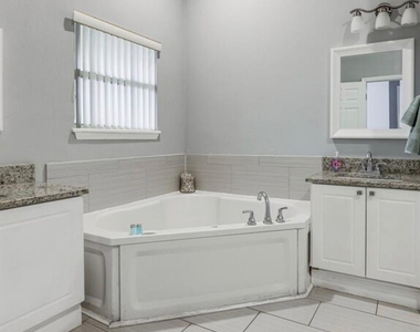 2704 Club Cortile Circle - Photo Thumbnail 21
